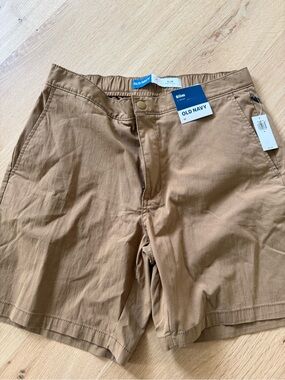 Old Navy Men’s Tan Flat-Front Chino Shorts - Size Medium